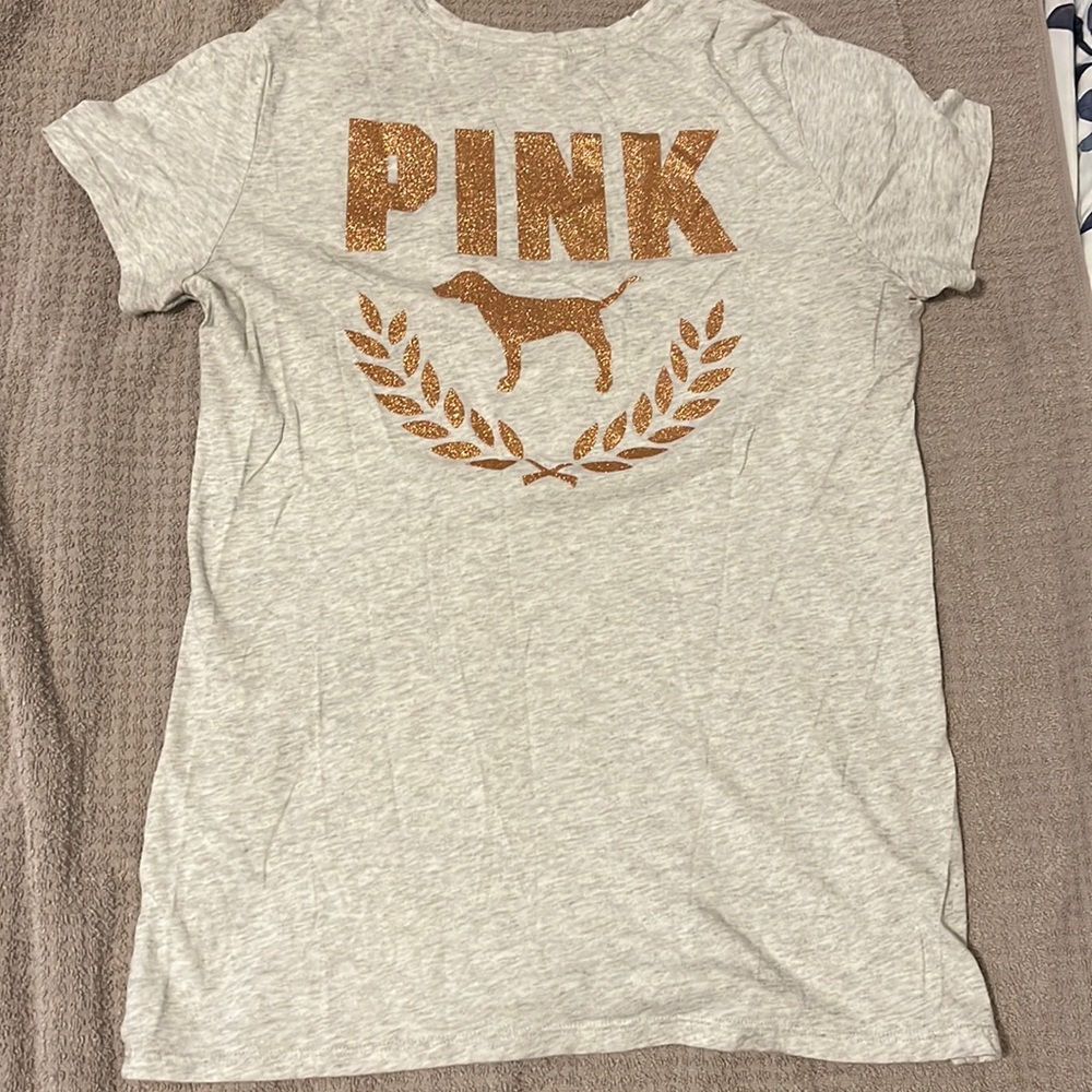 Medium vs pink shirt